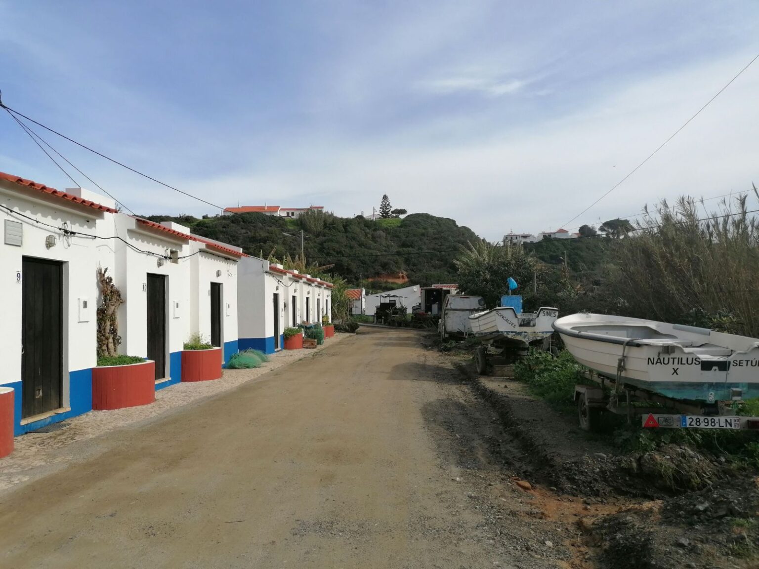 Alter-Fischerei-Hafen-in-Porto-Covo