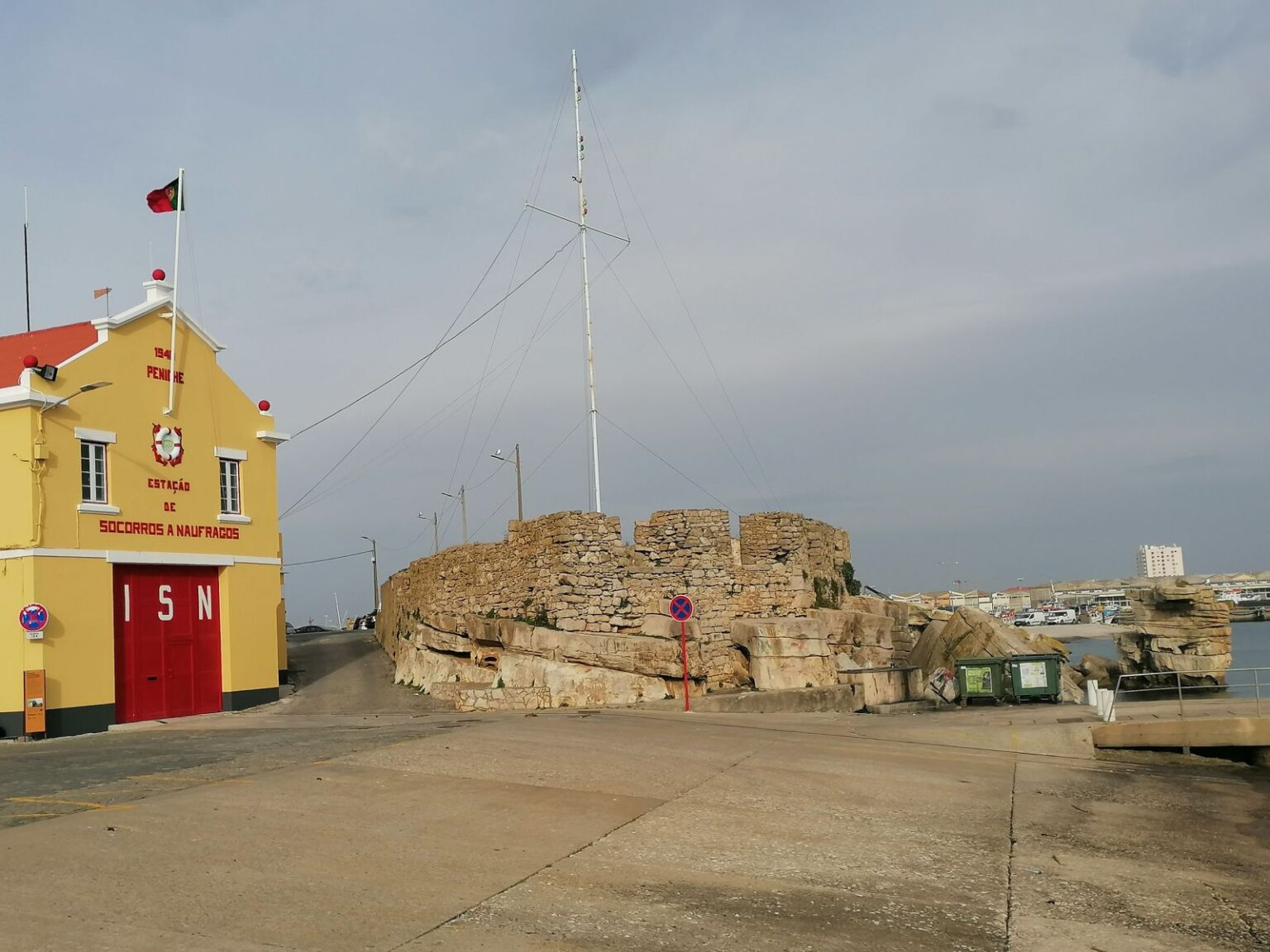 Am-Hafen-von-Peniche