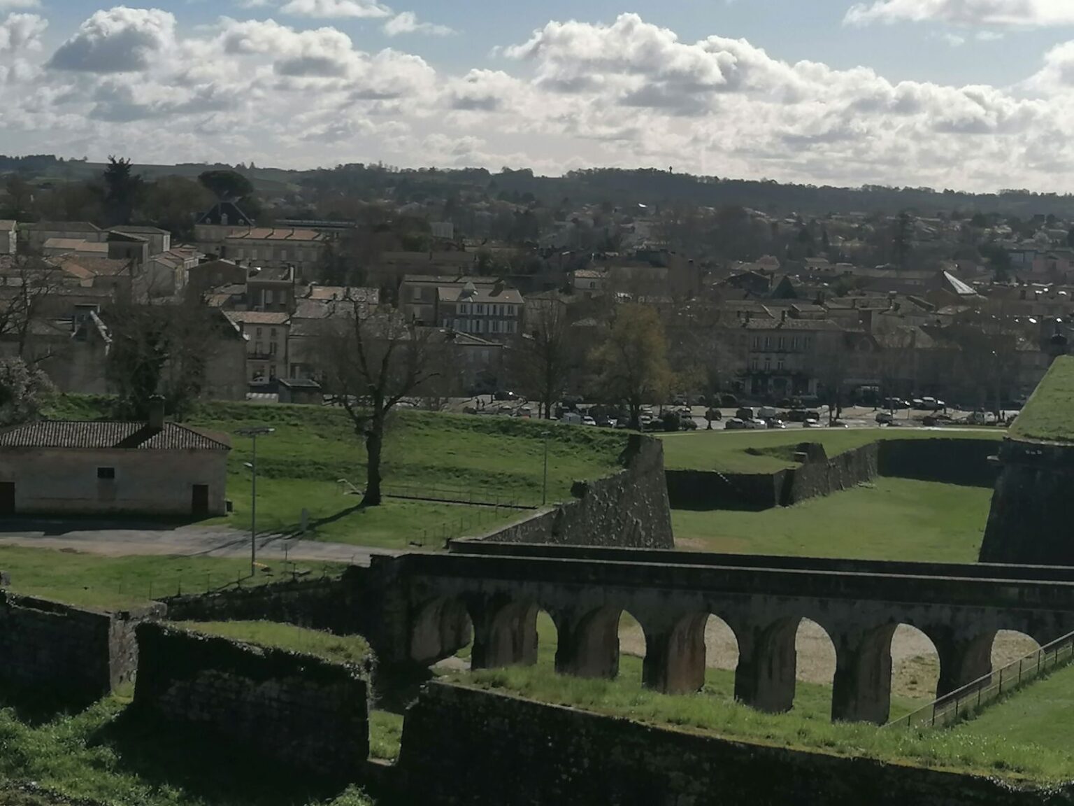 Blick-auf-die-Stadt-Blaye