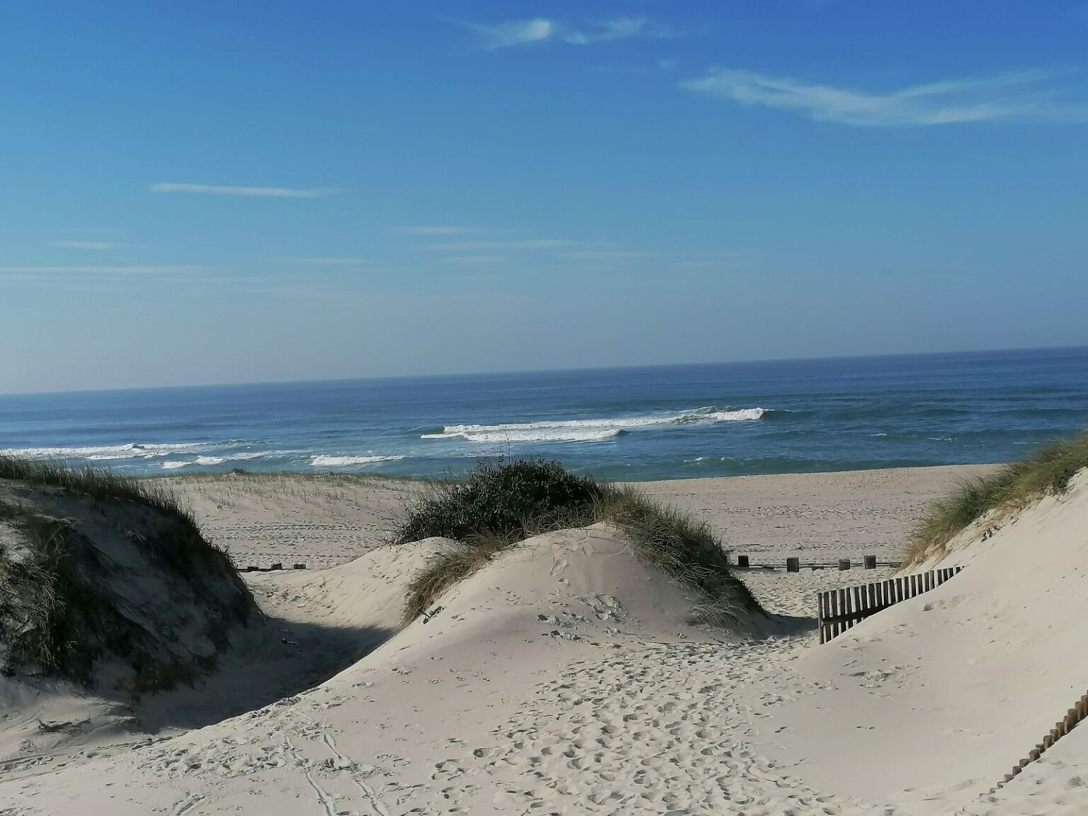 Breiter-feinsandiger-Sandstrand-in-Torreira