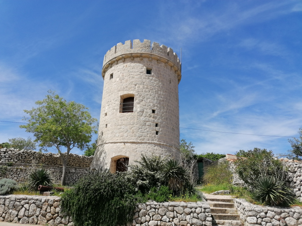 Der-Turm-das-Relikt-einer-Epoche Der-Turm-das-Relikt-einer-Epoche