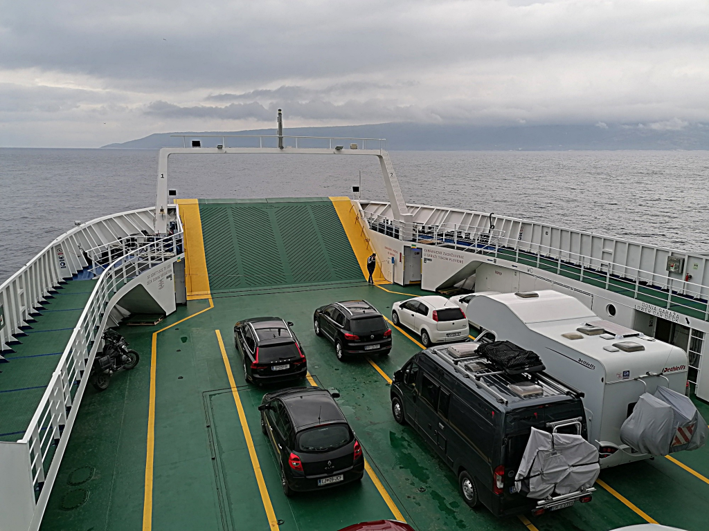 Faehre-von-Brestova-auf-die-Insel-Cres Faehre-von-Brestova-auf-die-Insel-Cres