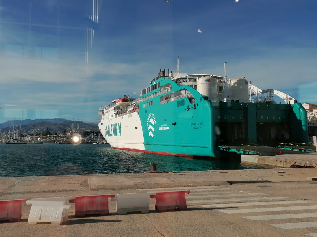 Faehrschiff-am-Hafen-von-Motril Faehrschiff-am-Hafen-von-Motril