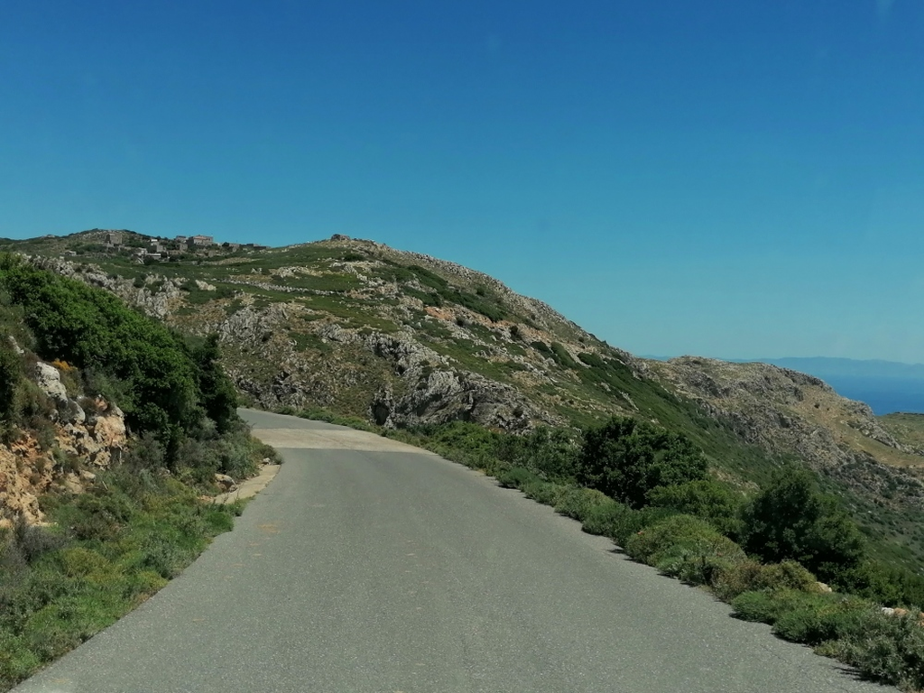 Fahrt-durch-die-schoene-Bergwelt Fahrt-durch-die-schoene-Bergwelt