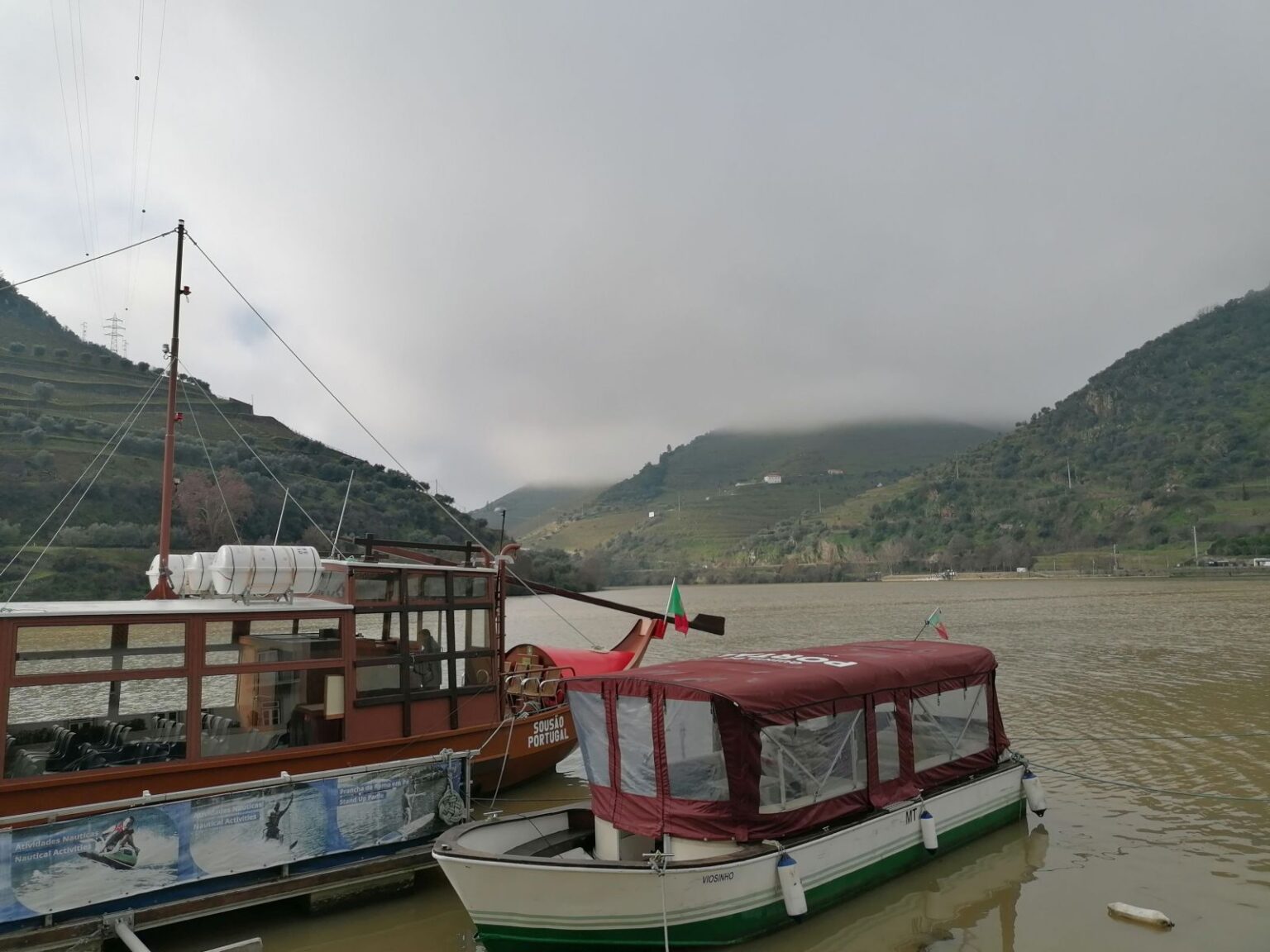 Frueher-Morgen-die-Schiffe-warten-noch-auf-Gaeste