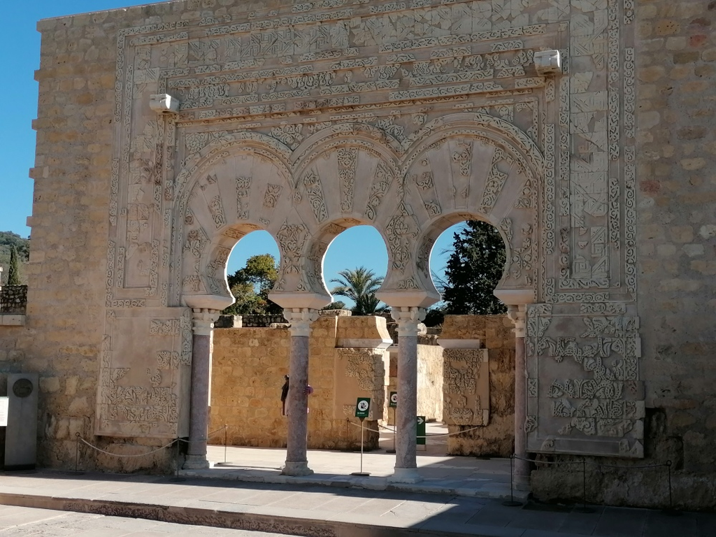 Gut-erhaltene-Geschichte Gut-erhaltene-Geschichte