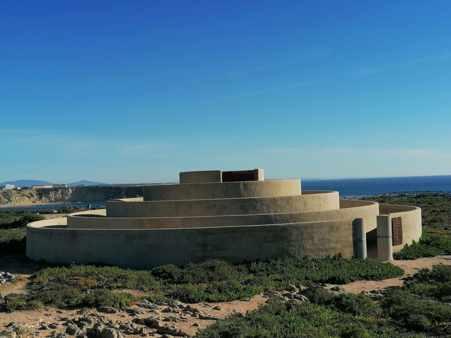 Hier-hoeren-sie-den-den-Wellen-des-Atlantik-zu