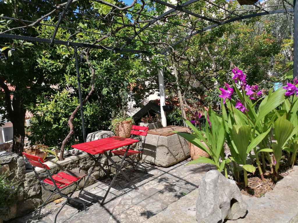 Huebscher-Sitzplatz Huebscher-Sitzplatz