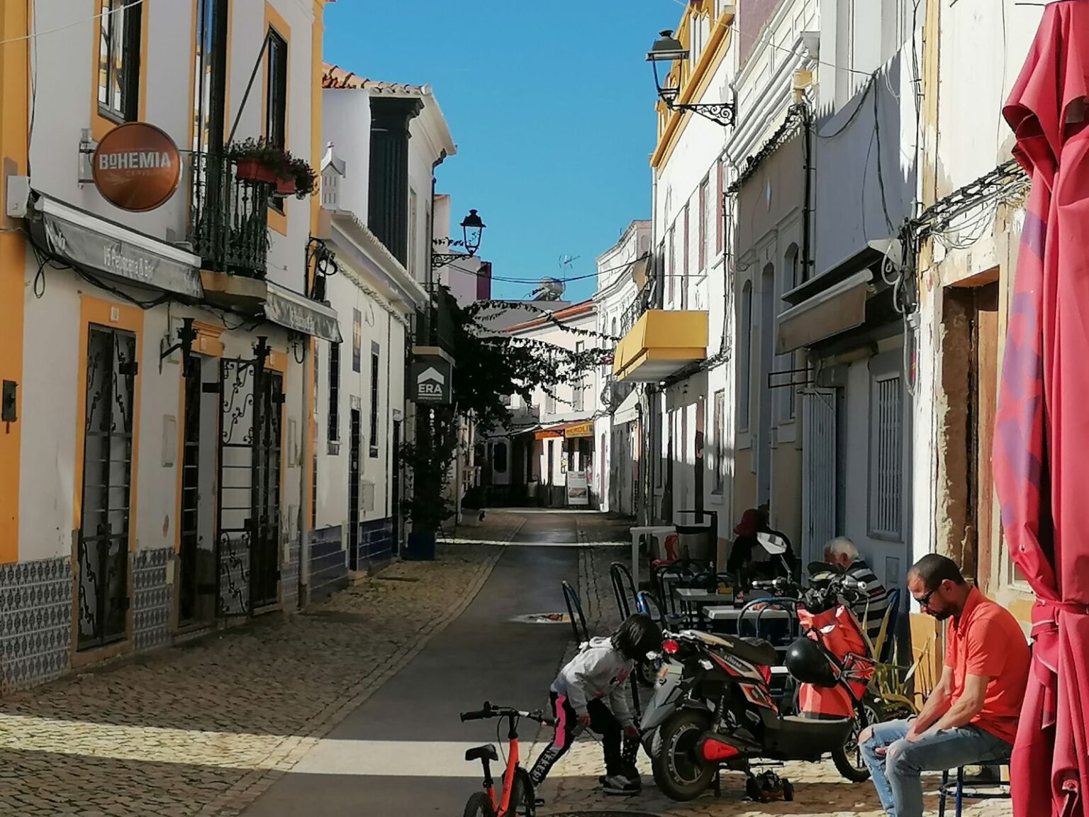 In-den-Gassen-von-Ferragudo