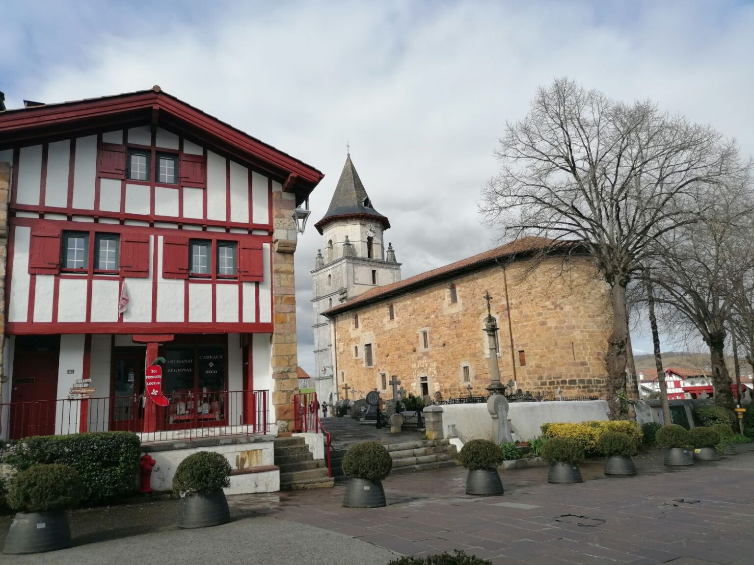 Kirche-von-Ainhoas-Unserer-lieben-Frau-von-der-Himmelfahrt