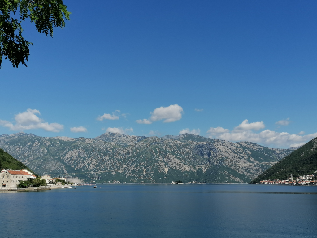 iAn der Straße Richtung Kotor iAn der Straße Richtung Kotor