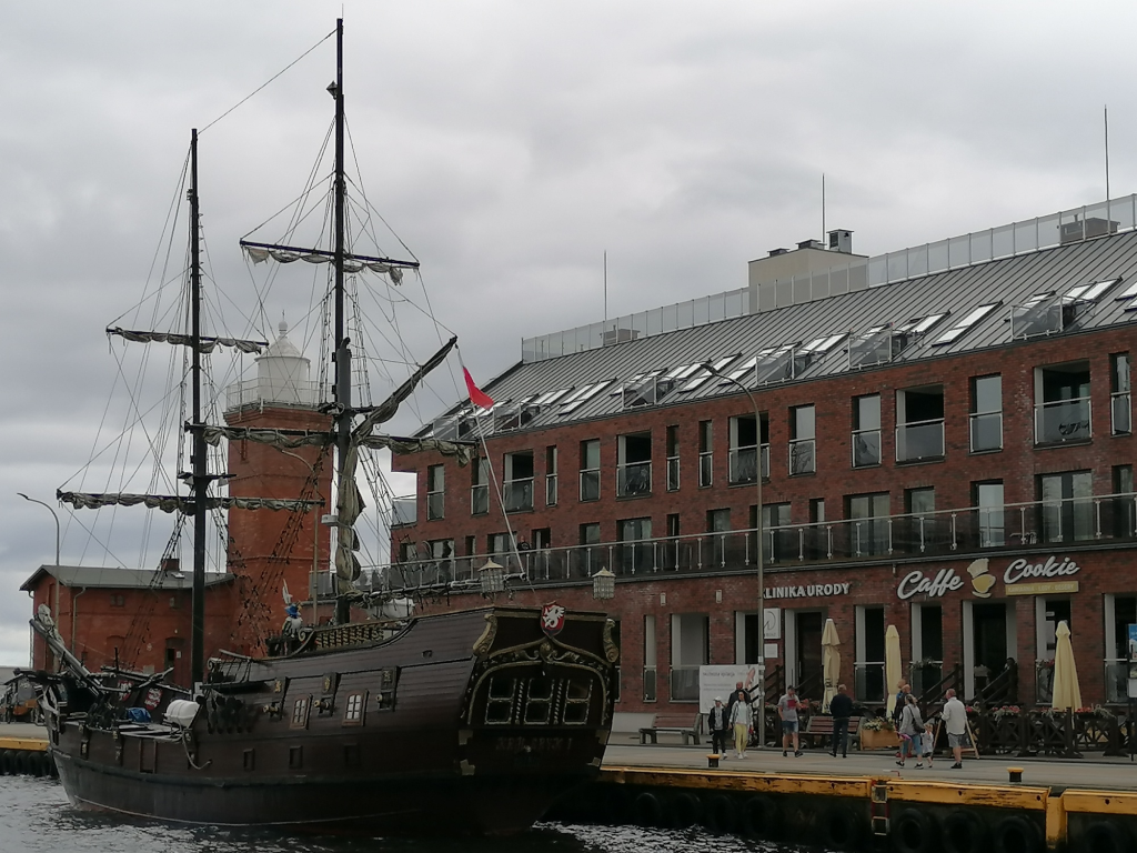 Schiff-im-Hafen-von-Kolberg Schiff-im-Hafen-von-Kolberg