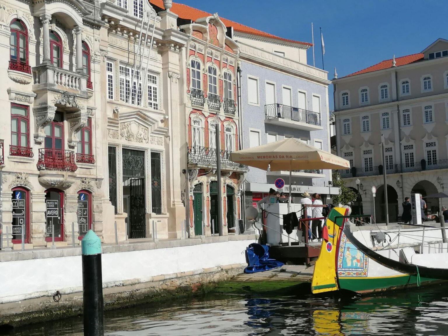 Schoene-Haeuserfassaden-in-Aveira