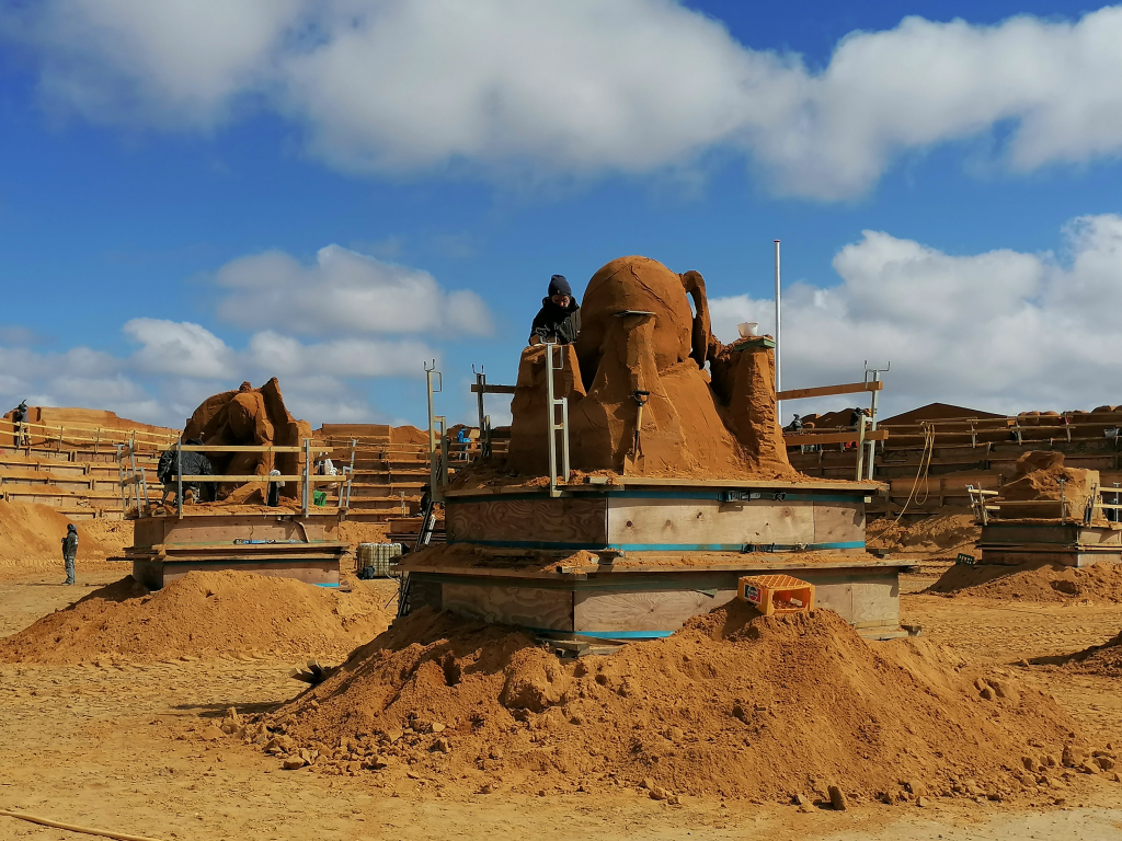 Arbeit an den Skulpuren Arbeit an den Skulpuren