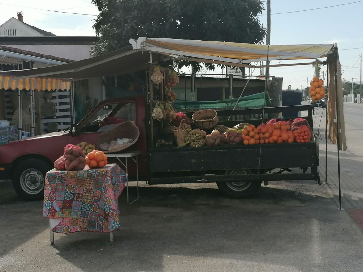 Strassenverkauf-von-Obst-und-Gemuese